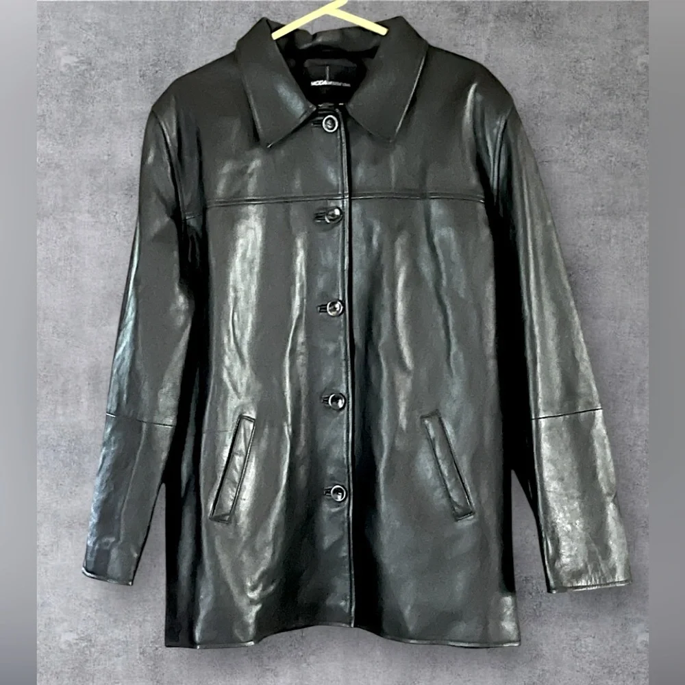 MODA INTERNATIONAL BLACK LEATHER MID LENGTH Y2K BUTTON FRONT JACKET (XL)